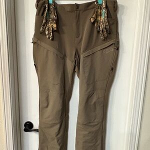 Women’s  DSG hunting Brown brush Pants and camouflage DSG camouflage gloves